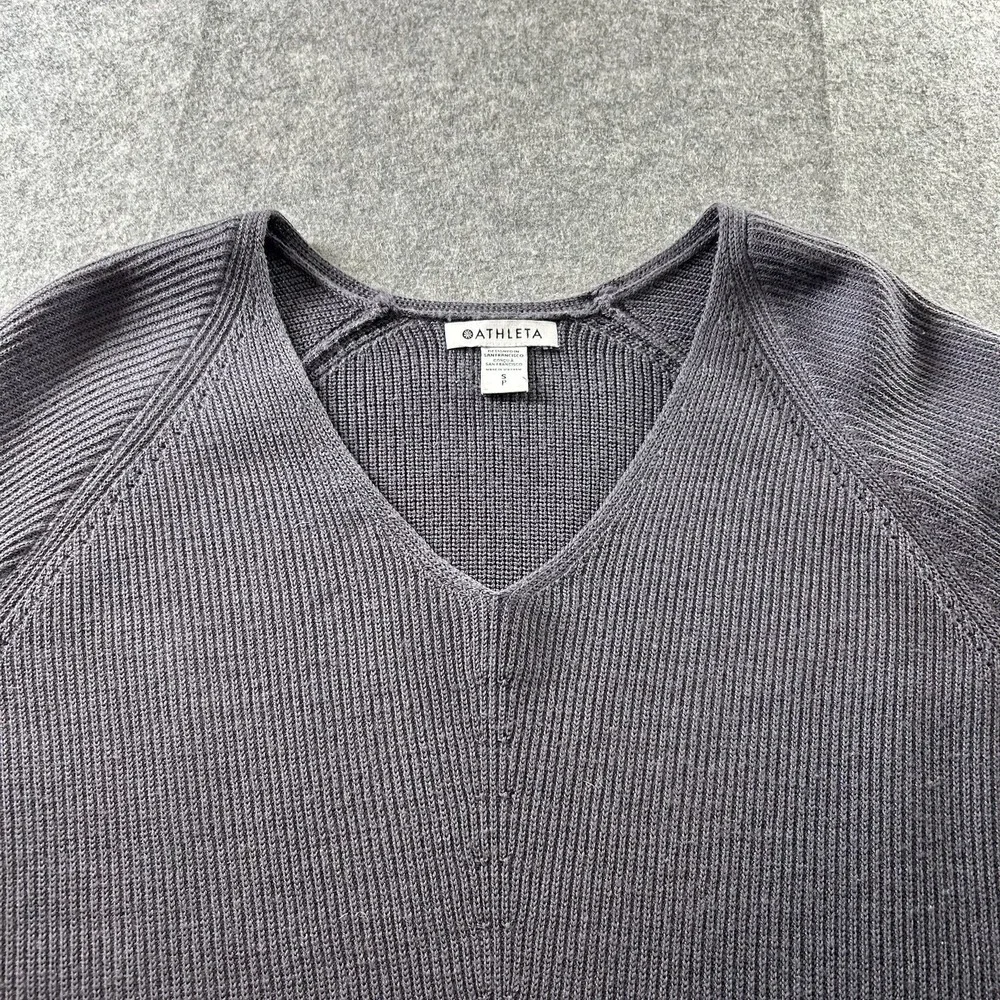 ATHLETA Sweater Small Hanover Merino Wool Blend V-Neck Knit Purple Winter